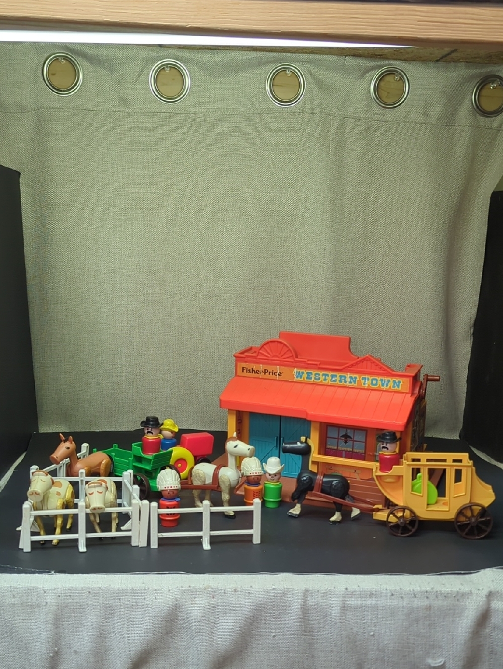 #6 Vintage Fisher Price Little People Western Town #934